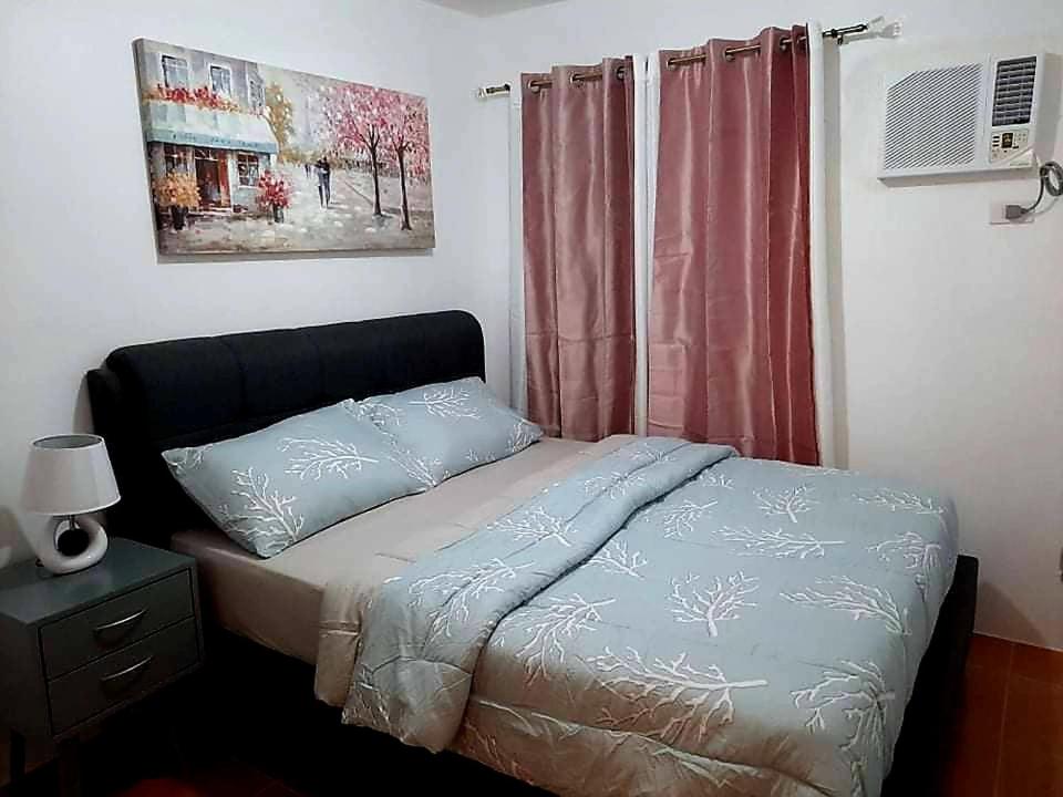 Postel nebo postele na pokoji v ubytování One Oasis By Paseo de Corazon Residence