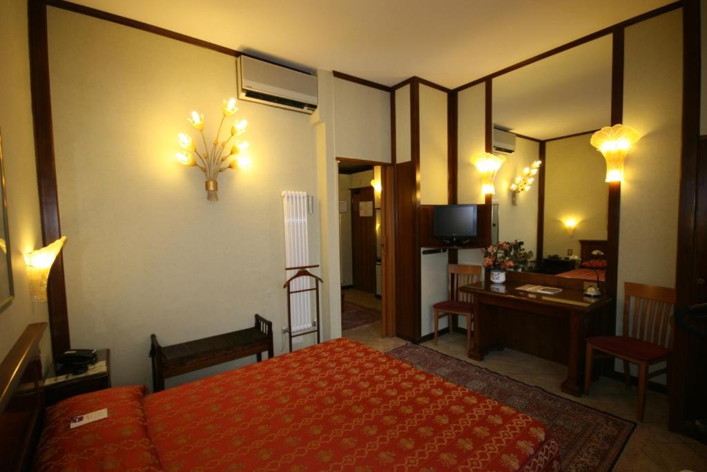 Postel nebo postele na pokoji v ubytování Hotel Italia City Center