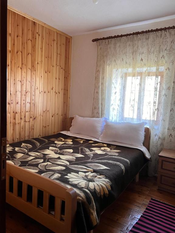 Postel nebo postele na pokoji v ubytování Guest House Sabriu