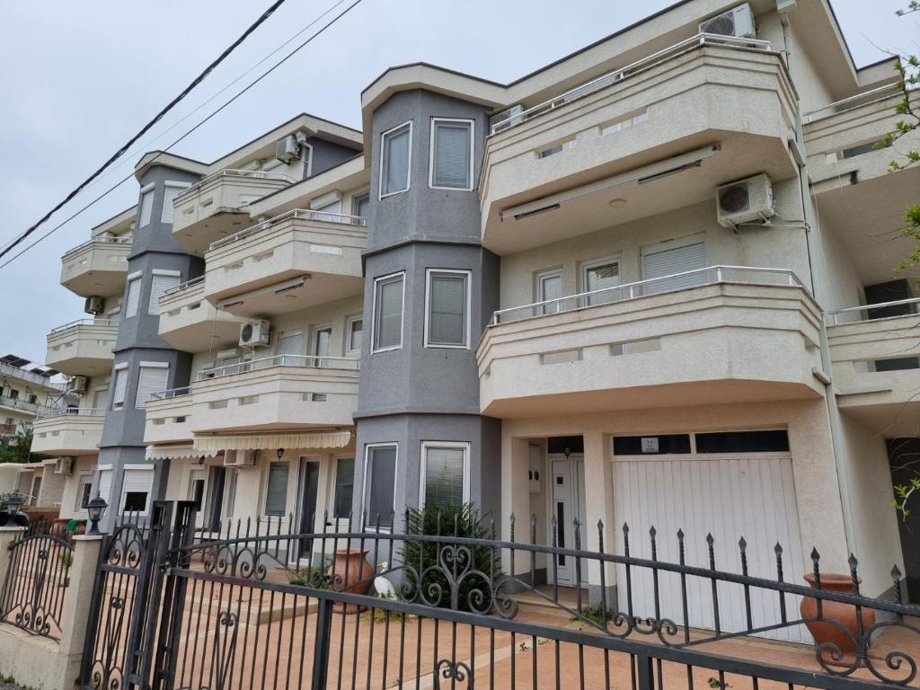 Photo de la galerie de l'établissement IL Freddo Apartments, à Ulcinj