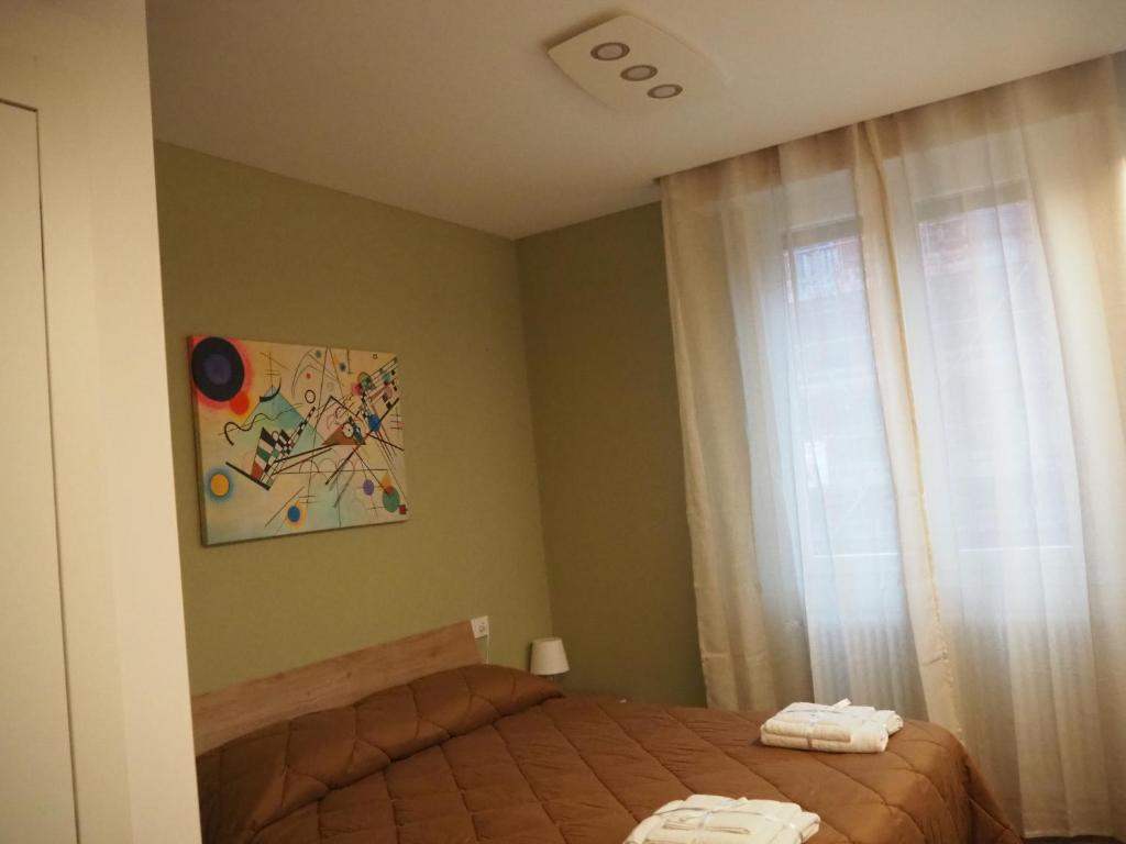 a small bedroom with a bed and a window at A casa di Giotto in Bologna