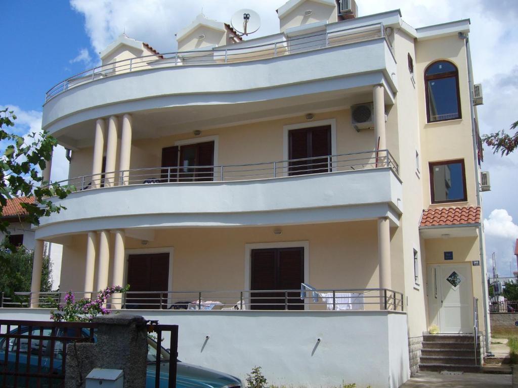 Budova, v ktorej sa apartmán nachádza