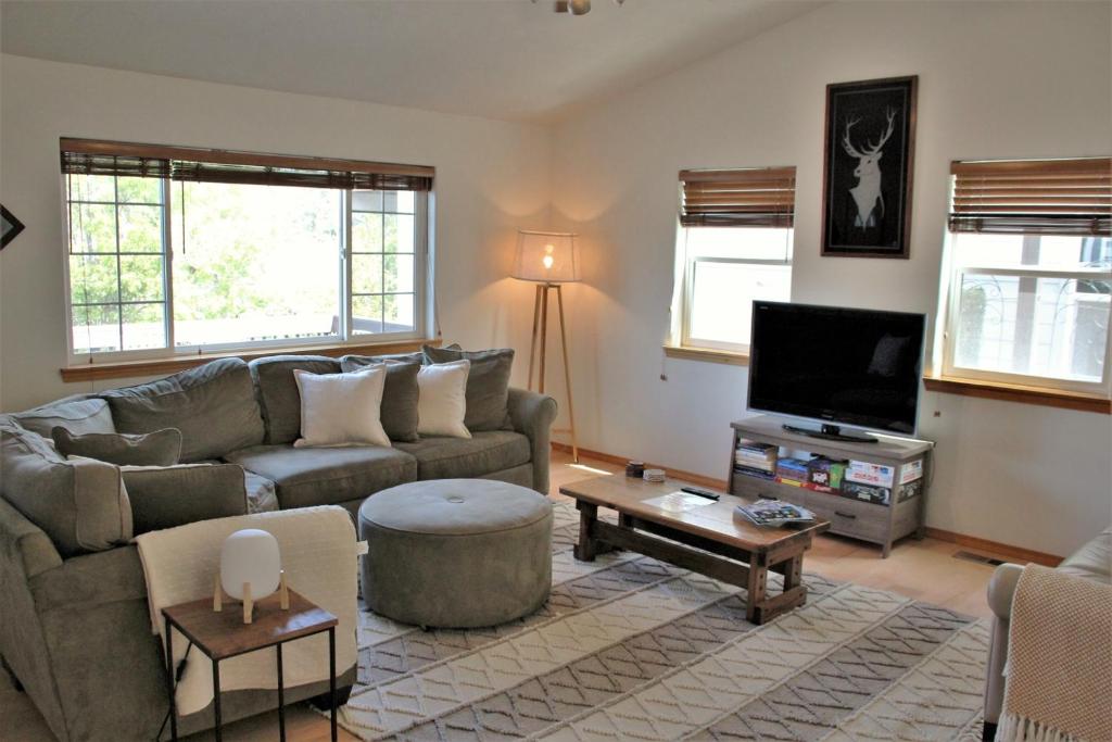 a living room with a couch and a tv at Hood River Family Vacation Home in Hood River