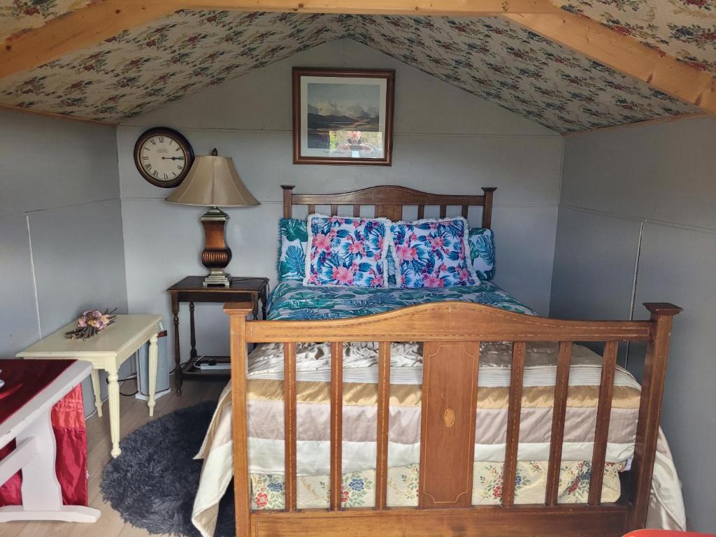 Postel nebo postele na pokoji v ubytování Shannon Estuary Glamping