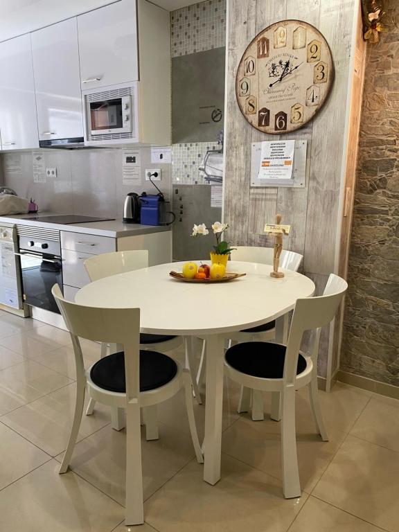 Kuchyňa alebo kuchynka v ubytovaní BADAROSA House10min to BARCELONA City&NearTo BEACH