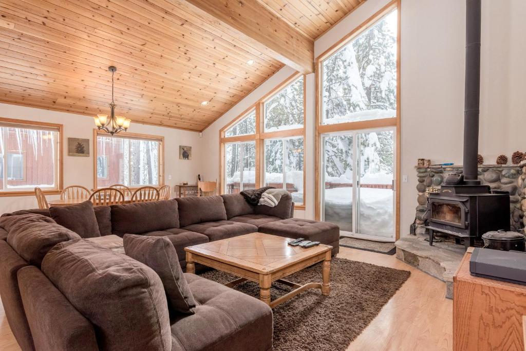Falcon Point Manor, Truckee (updated prices 2024)