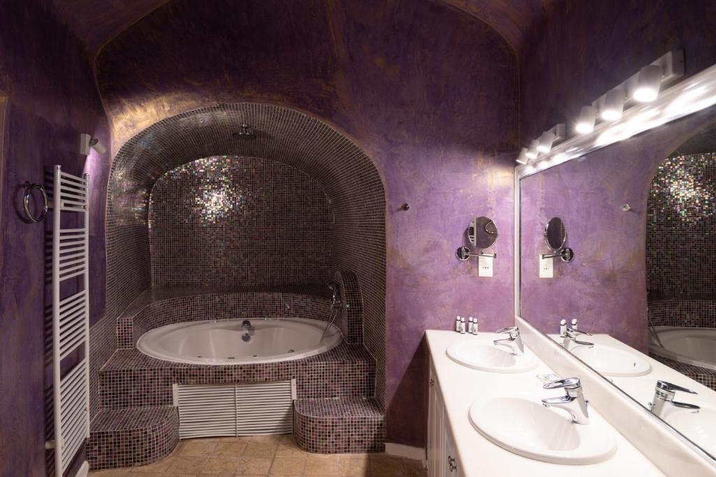 Koupelna v ubytování Asha Luxury Suites