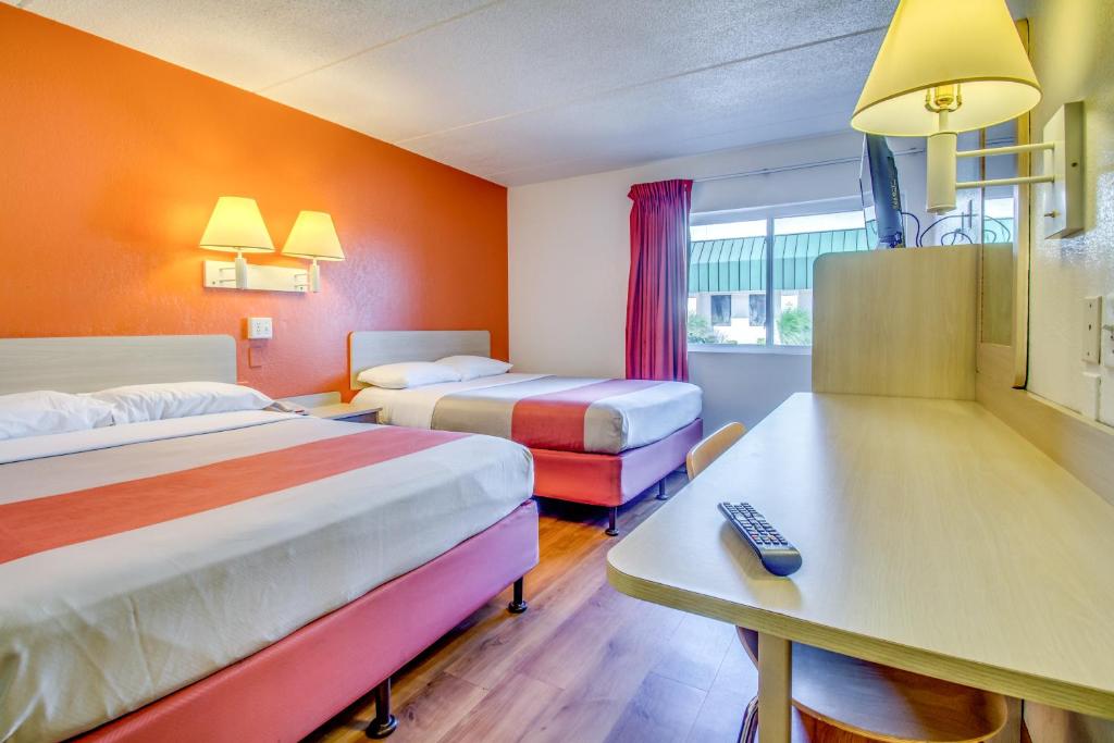 Postel nebo postele na pokoji v ubytování Motel 6-Amherst, NY - Buffalo