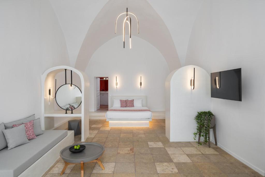 TV a/nebo společenská místnost v ubytování Asha Luxury Suites