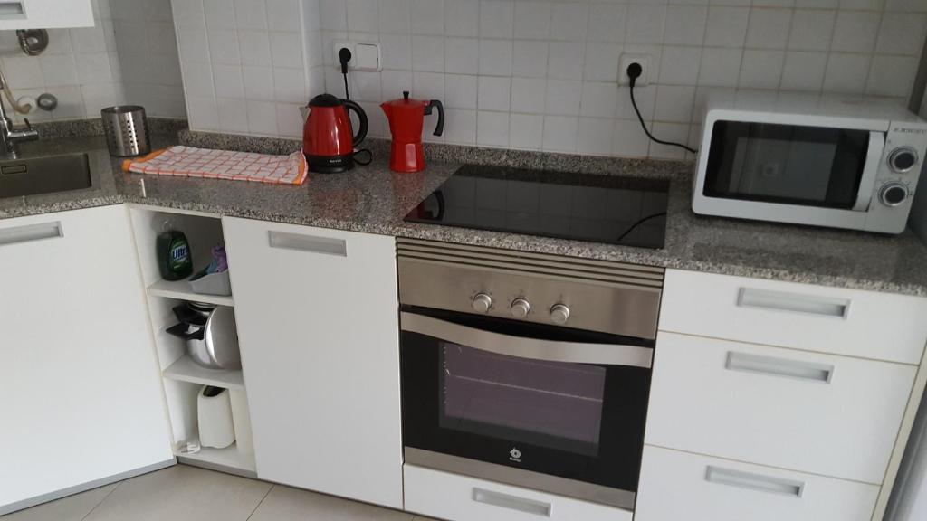 Kuchyň nebo kuchyňský kout v ubytování Apartamento en Vera a 300 m de la playa, con patio y salida directa a calle
