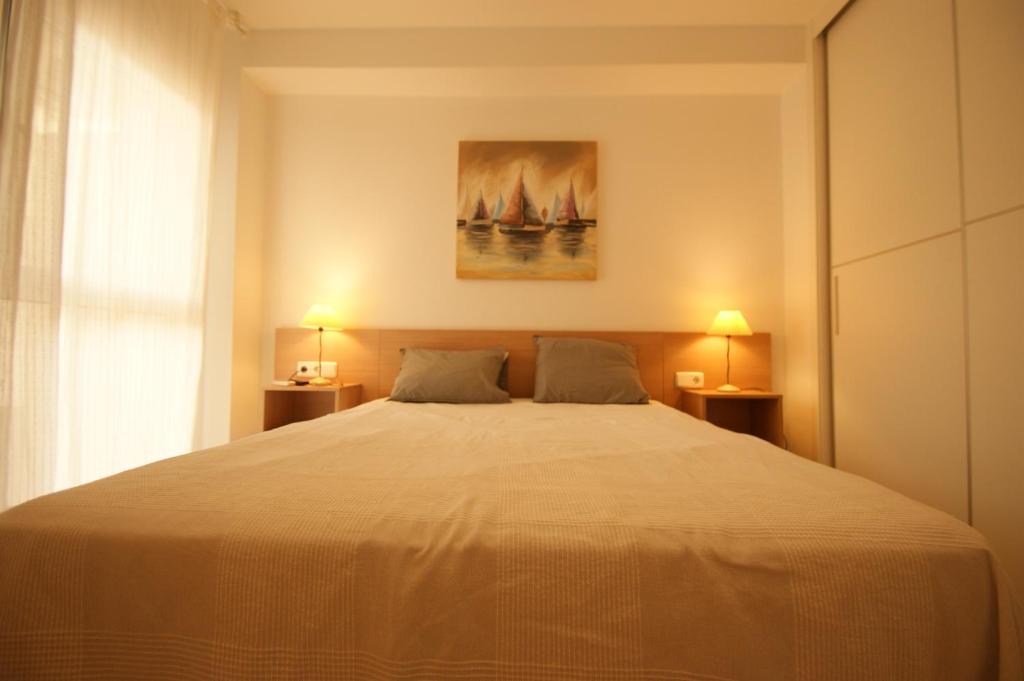 Postel nebo postele na pokoji v ubytování Apartamento en Vera a 300 m de la playa, con patio y salida directa a calle