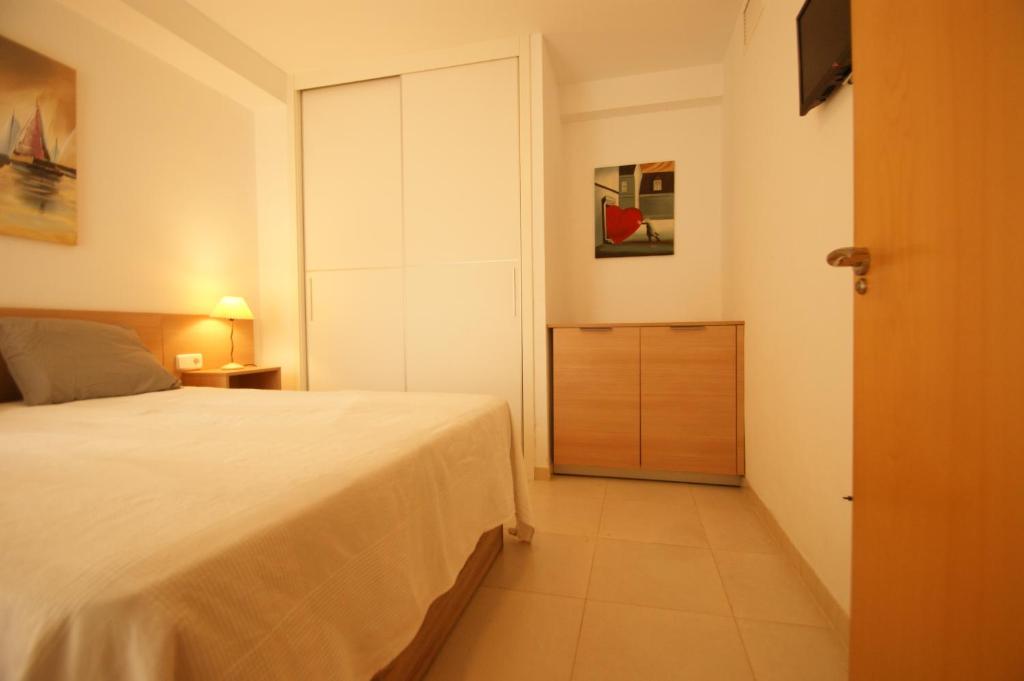 Postel nebo postele na pokoji v ubytování Apartamento en Vera a 300 m de la playa, con patio y salida directa a calle
