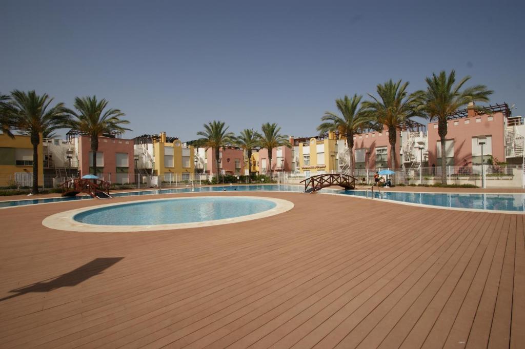 Bazén v ubytování Apartamento en Vera a 300 m de la playa, con patio y salida directa a calle nebo v jeho okolí