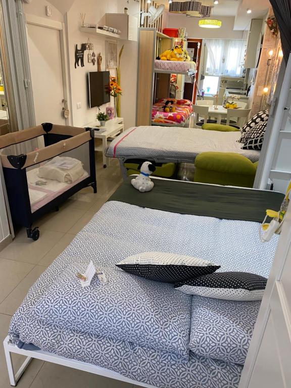 Posteľ alebo postele v izbe v ubytovaní BADAROSA House10min to BARCELONA City&NearTo BEACH