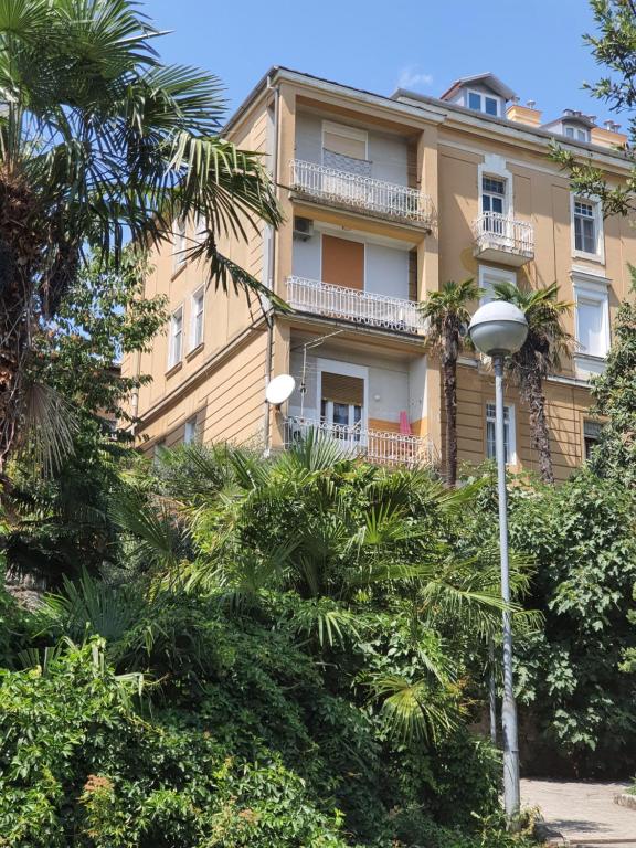 Budova, kde se apartmán nachází
