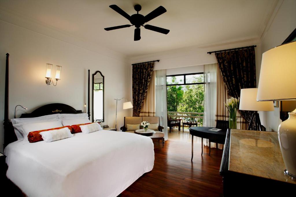Postel nebo postele na pokoji v ubytování Centara Grand Beach Resort & Villas Hua Hin