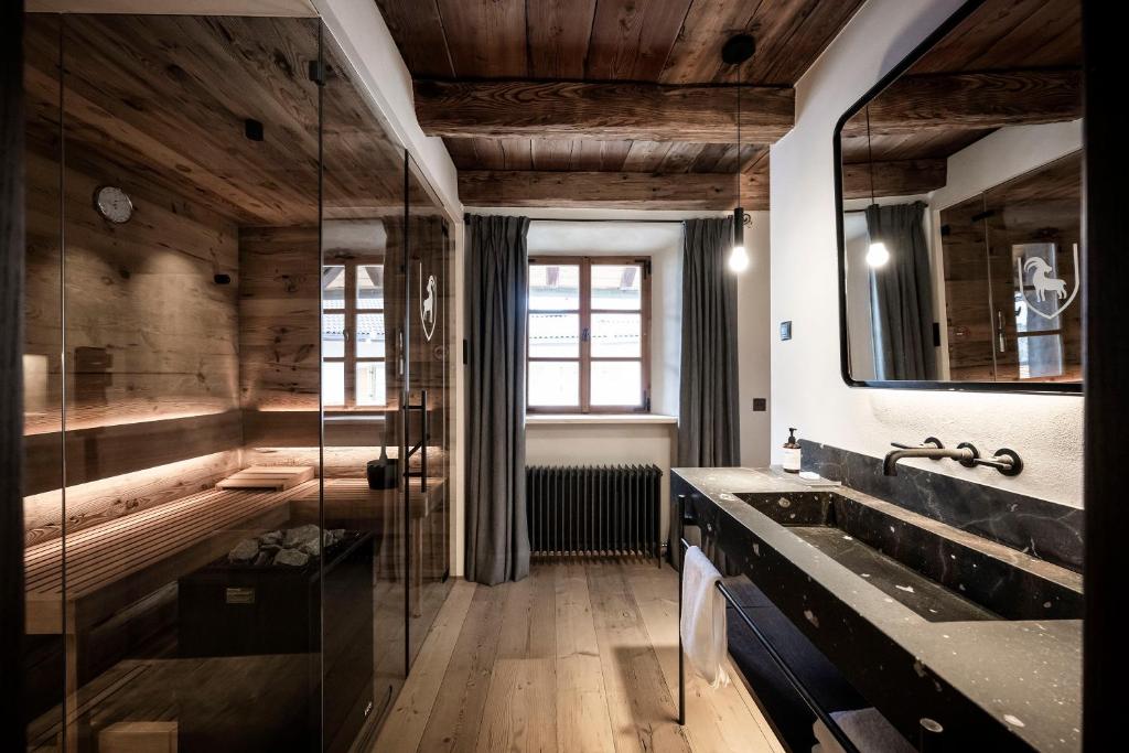 Kuchyň nebo kuchyňský kout v ubytování Hotel Ansitz Steinbock