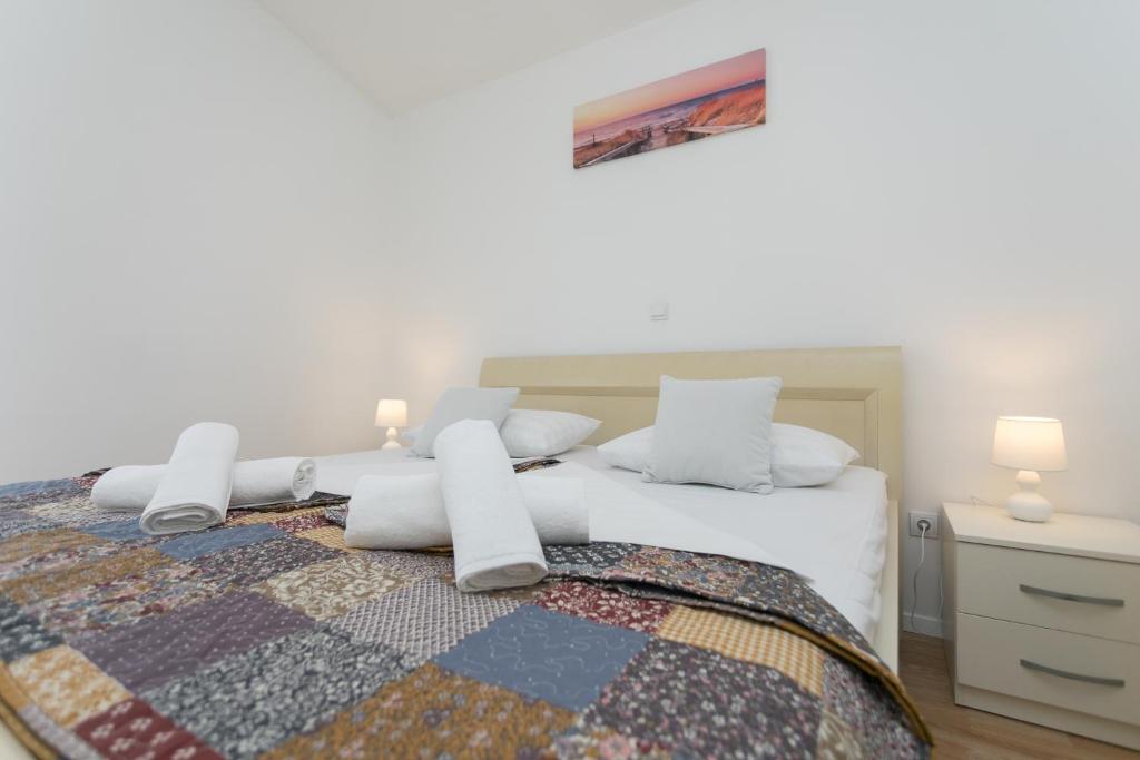 Postel nebo postele na pokoji v ubytování Bloom Apartment
