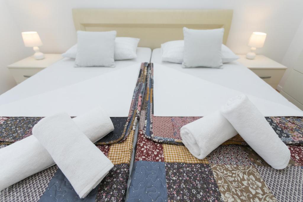 Postel nebo postele na pokoji v ubytování Bloom Apartment