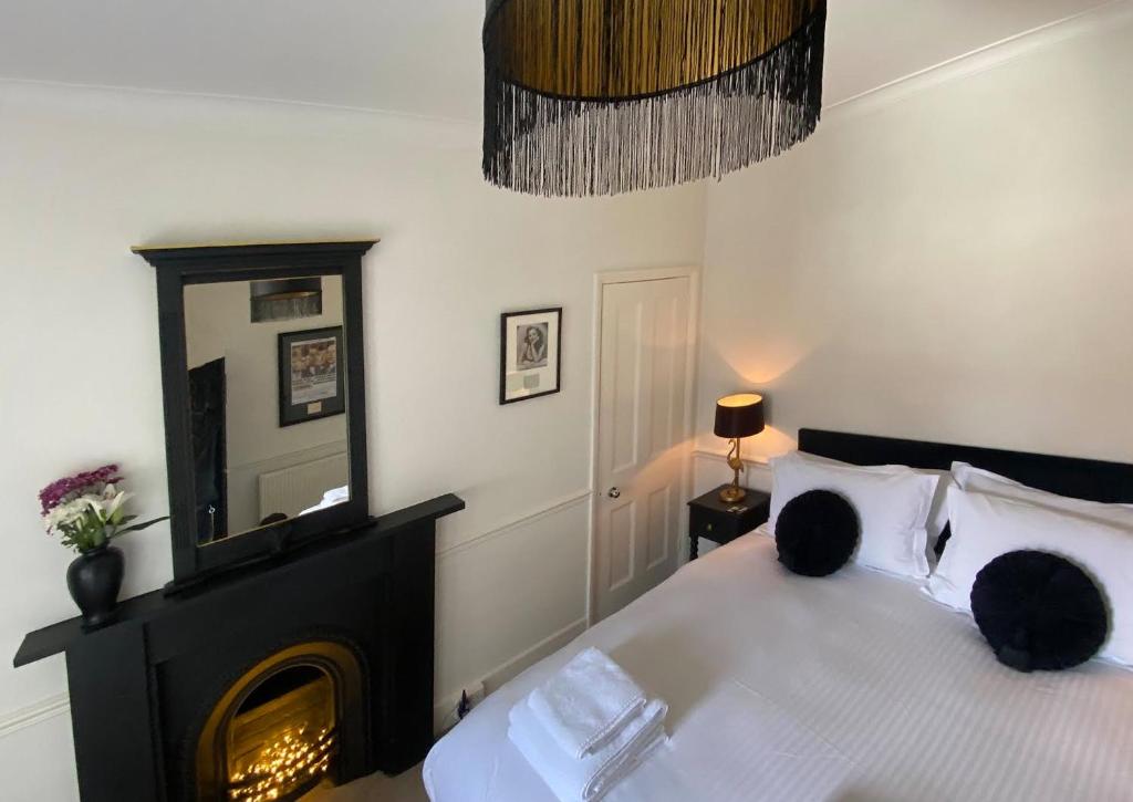 High Tor Guest House - King Room