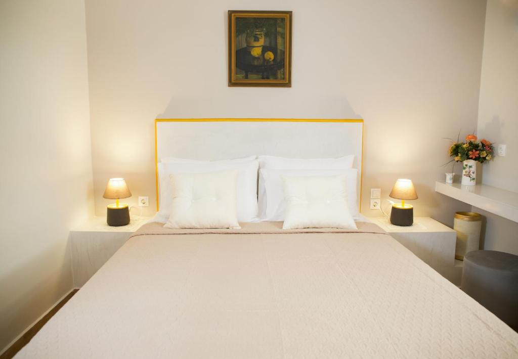 Postel nebo postele na pokoji v ubytování Praxitelis Luxury Apartments