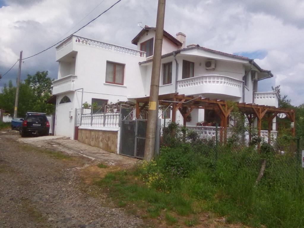 The building in which A villát is located