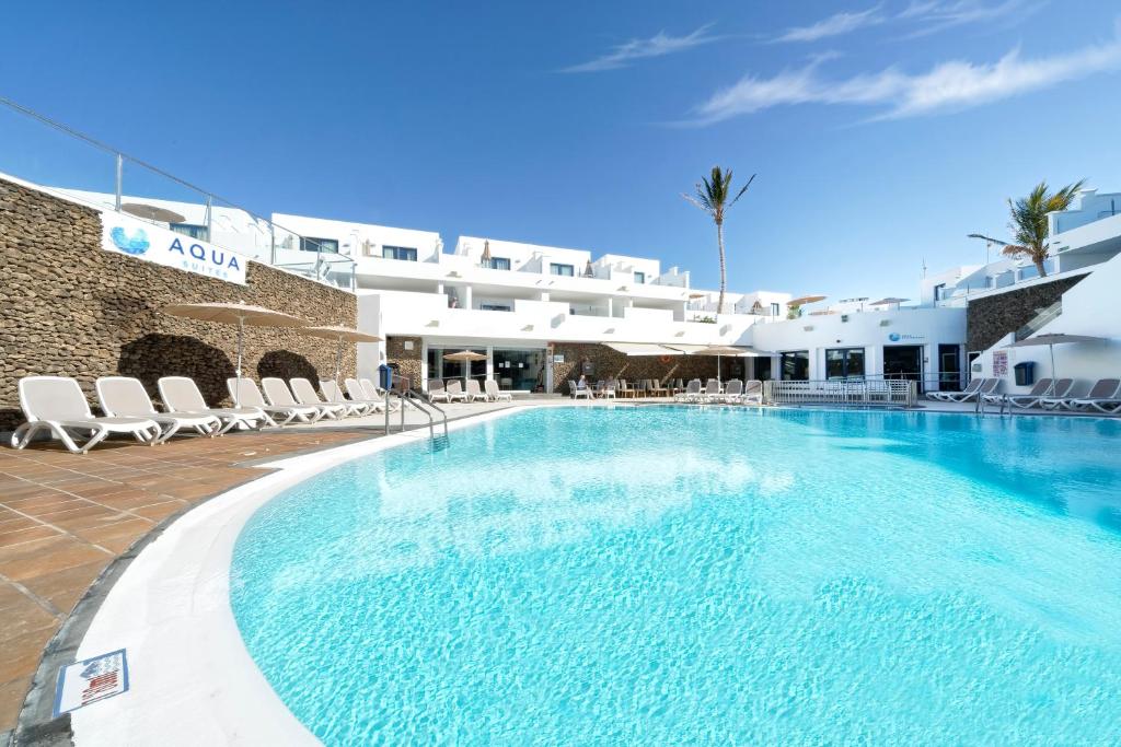 Bazén v ubytování Aqua Suites nebo v jeho okolí