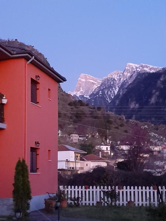 Nespecifikovaný výhled na hory nebo výhled na hory při pohledu z aparthotelu