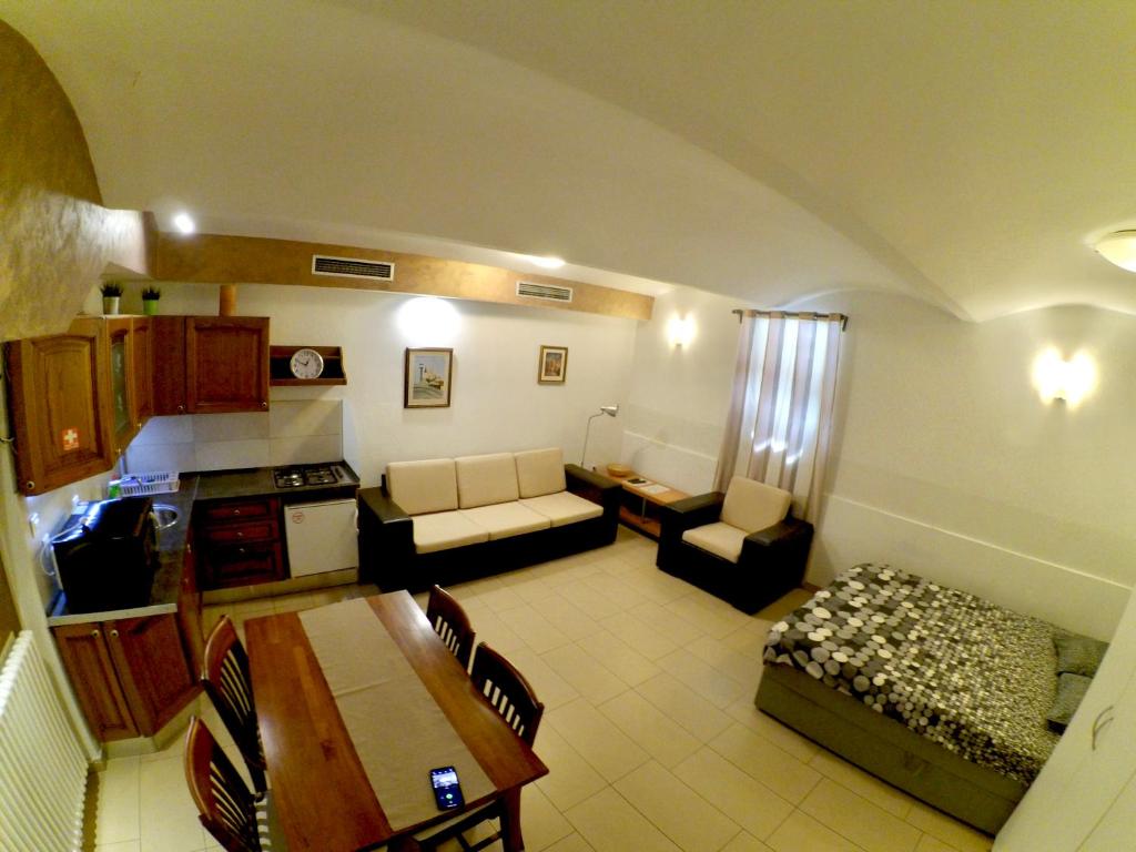 Posedenie v ubytovaní Carla Studio Apartment