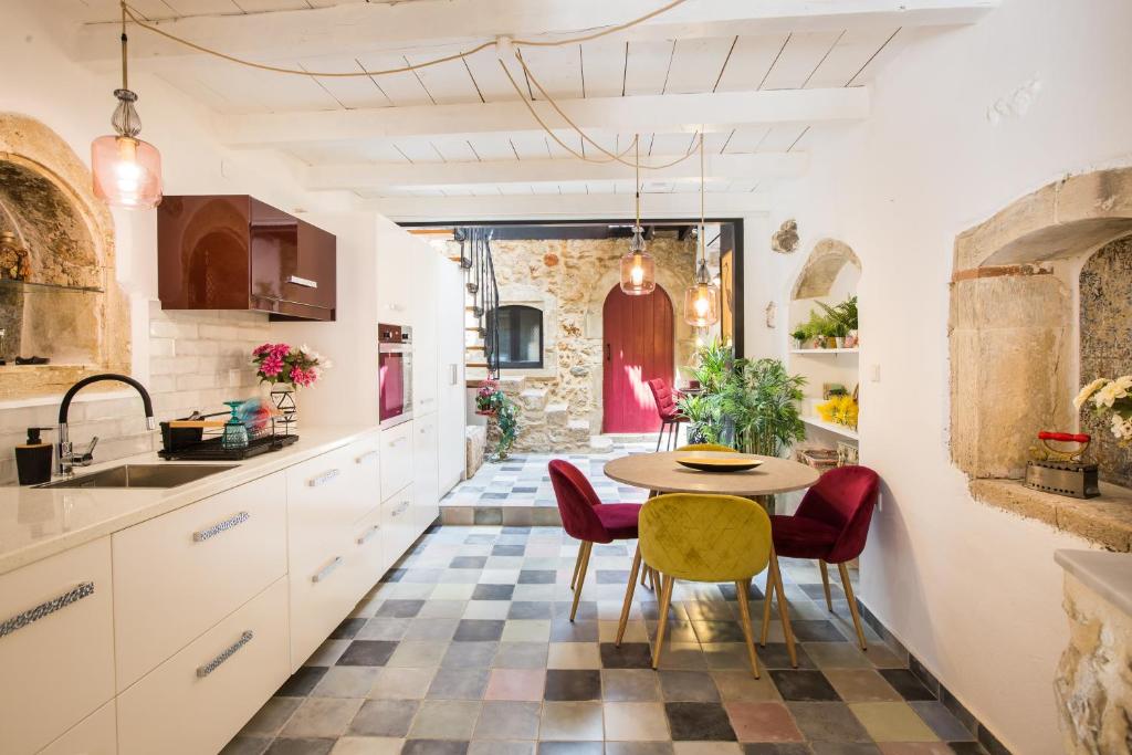 a kitchen with a table and chairs in a room at SteMa Luxury Escape, Rooftop Jacuzzi & Panoramic Views in Atsipopoulo