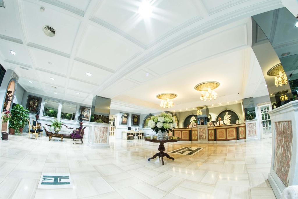 The lobby or reception area at Los Angeles Hotel & Spa