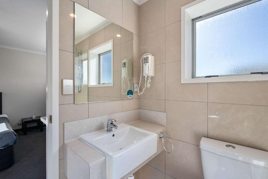 Koupelna v ubytování Quality Inn Napier