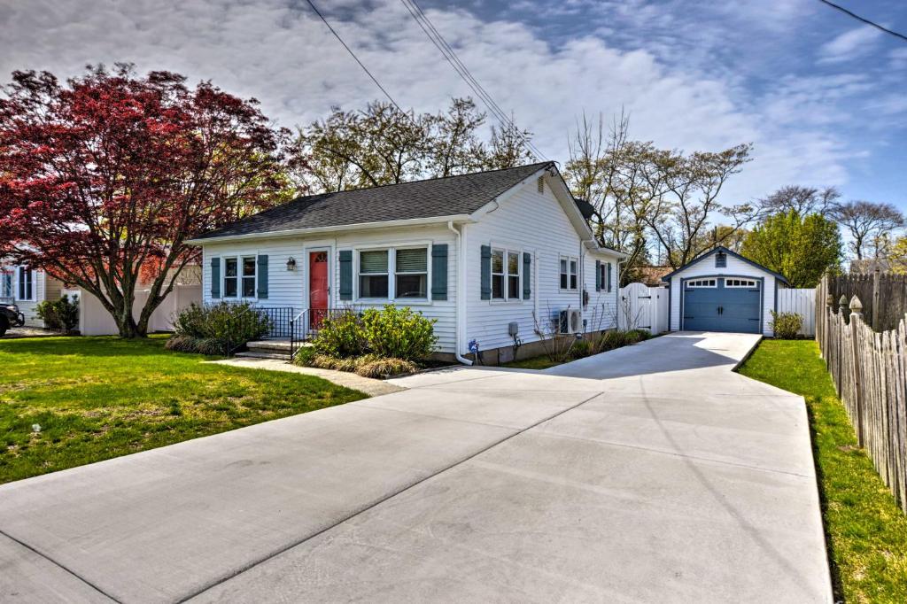 Cozy Villas Beach Cottage Blocks to Bayshore, Bowman Manor Updated