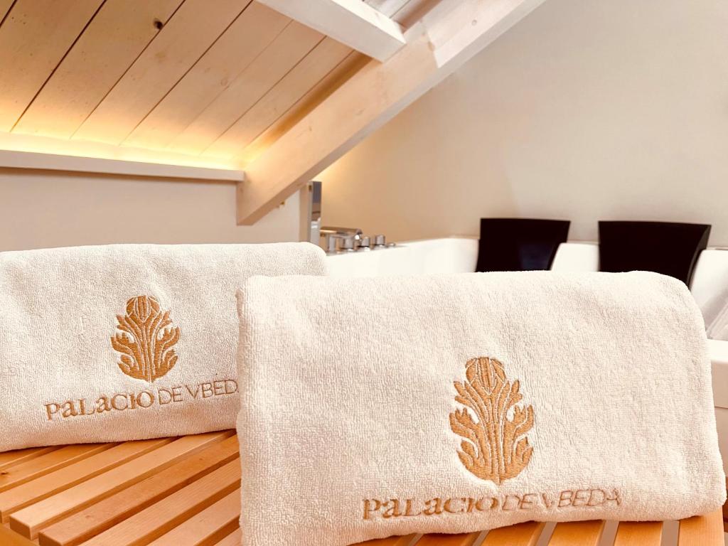 Postel nebo postele na pokoji v ubytování Hotel Palacio De Úbeda 5 G.L