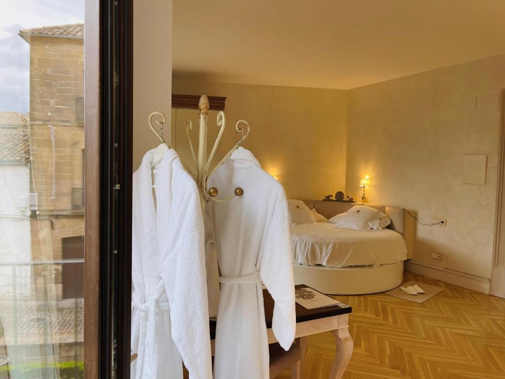 Postel nebo postele na pokoji v ubytování Hotel Palacio De Úbeda 5 G.L