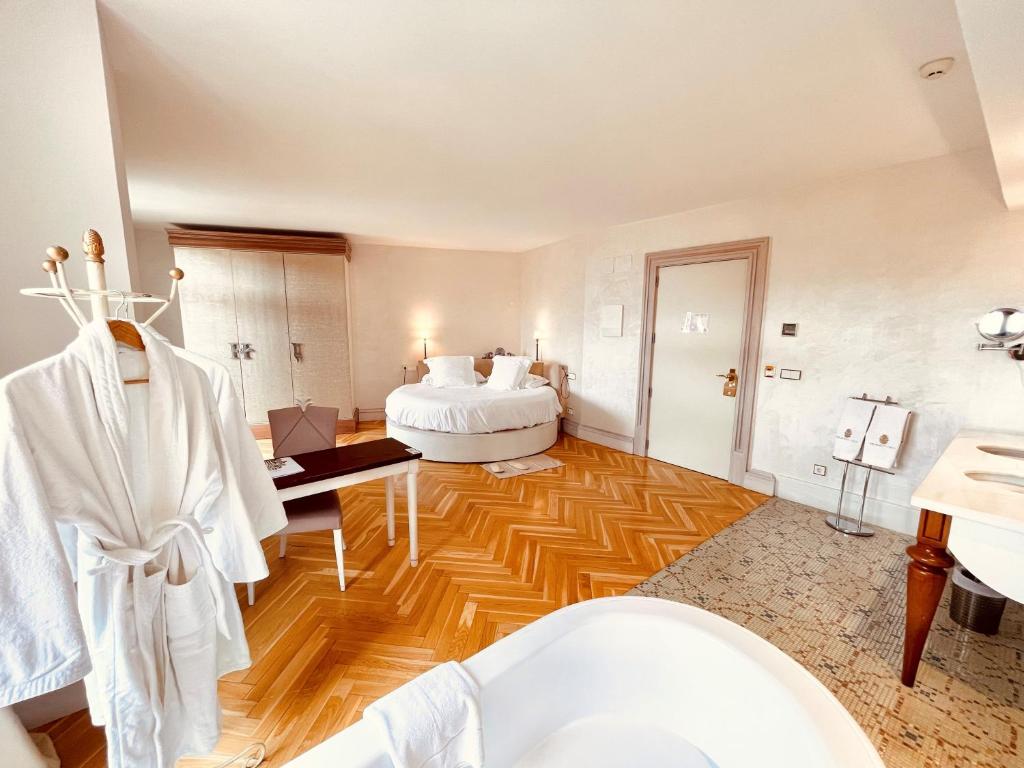 Postel nebo postele na pokoji v ubytování Hotel Palacio De Úbeda 5 G.L