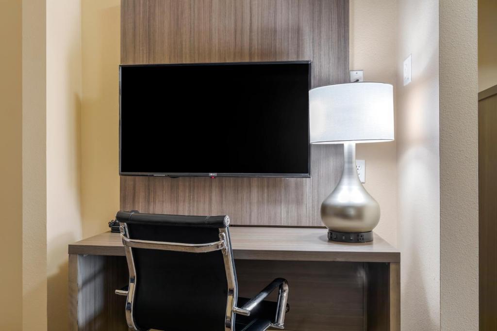 Comfort Suites DFW Airport - Queen Suite With Two Queen Beds - Non-Smoking