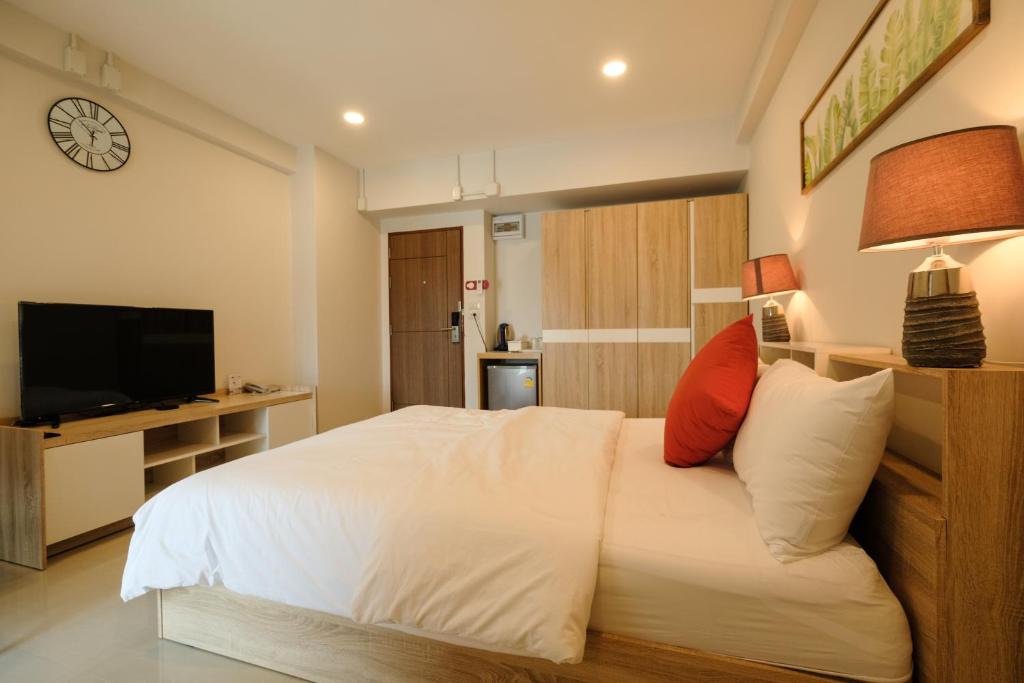 TV a/nebo společenská místnost v ubytování U Sabai Hotel Bangkok
