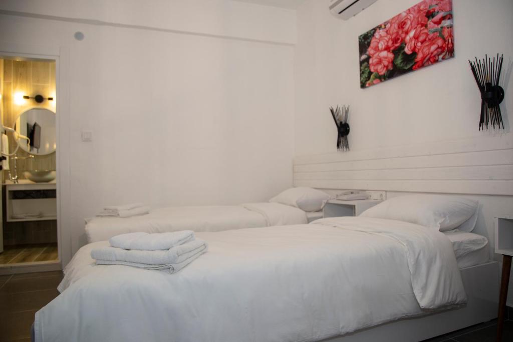 A bed or beds in a room at ÇAKIR BUTİK OTEL