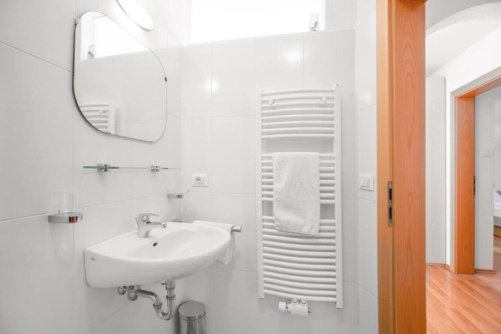 A bathroom at Appartements Beikircher
