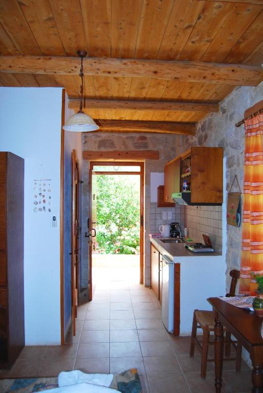 Kuchyň nebo kuchyňský kout v ubytování Golden Sun Apartments