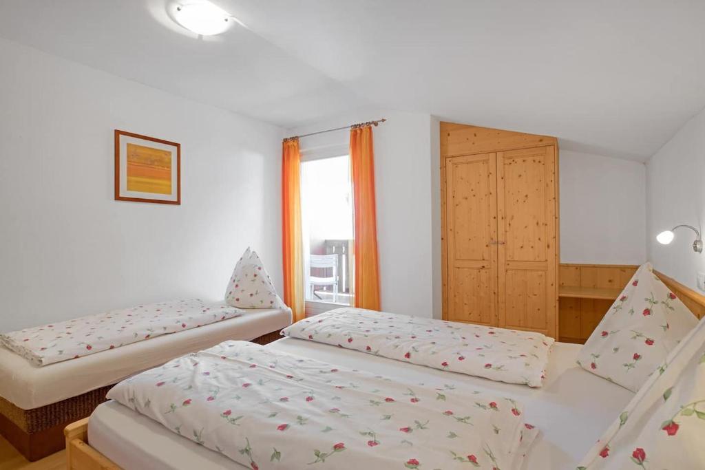 A bed or beds in a room at Appartements Beikircher