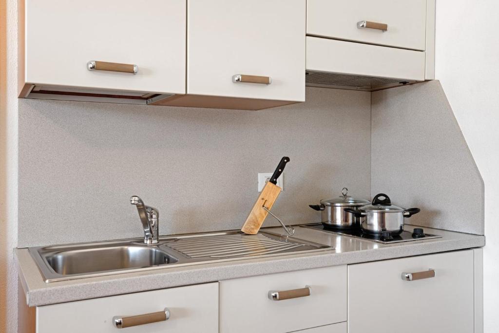 A kitchen or kitchenette at Appartements Beikircher