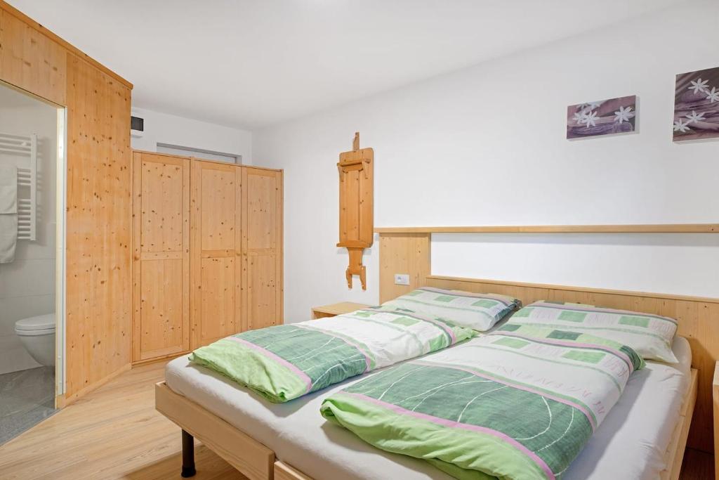 A bed or beds in a room at Appartements Beikircher