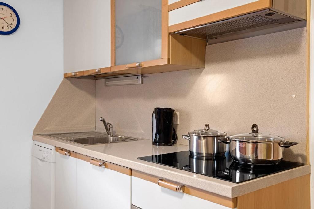 A kitchen or kitchenette at Appartements Beikircher