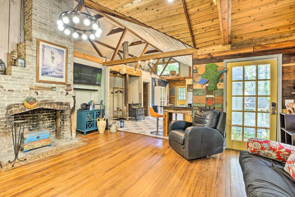 PetFriendly Decatur Escape Less Than 4 Mi to Dtwn!, GA