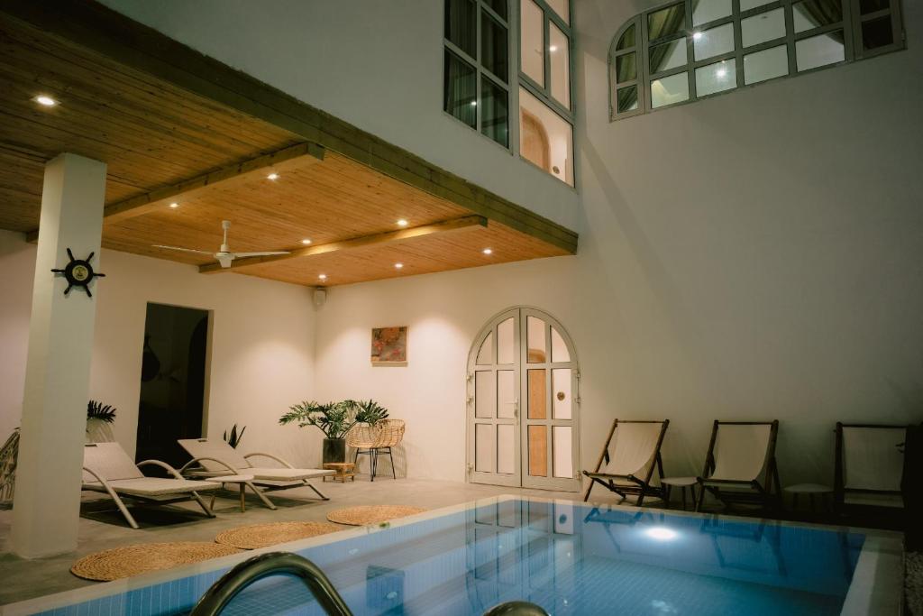 Bazén v ubytování LaDa's House Da Nang nebo v jeho okolí