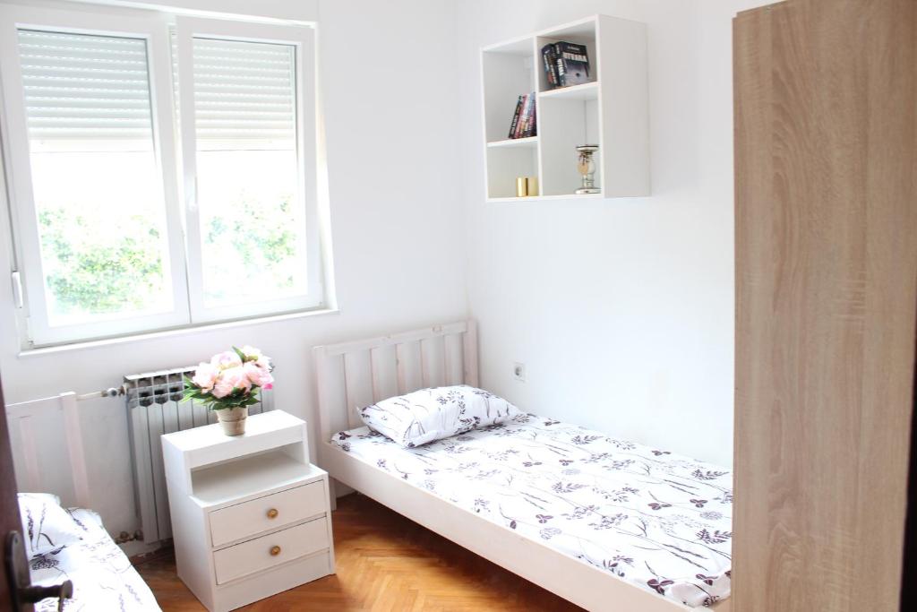 Łóżko lub łóżka w pokoju w obiekcie Pierre's Place