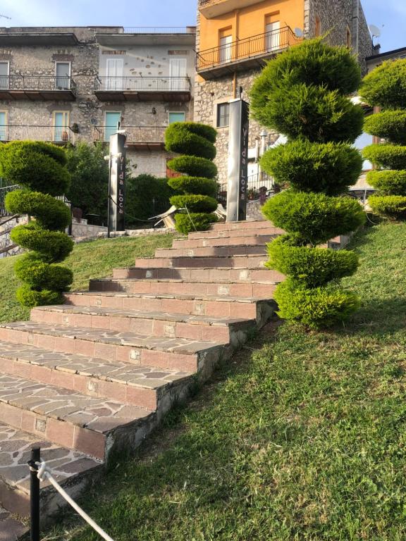 A garden outside Appartamento “BellaVista” a Norma