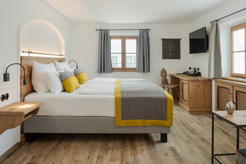 Postel nebo postele na pokoji v ubytování Hotel Gut Ising